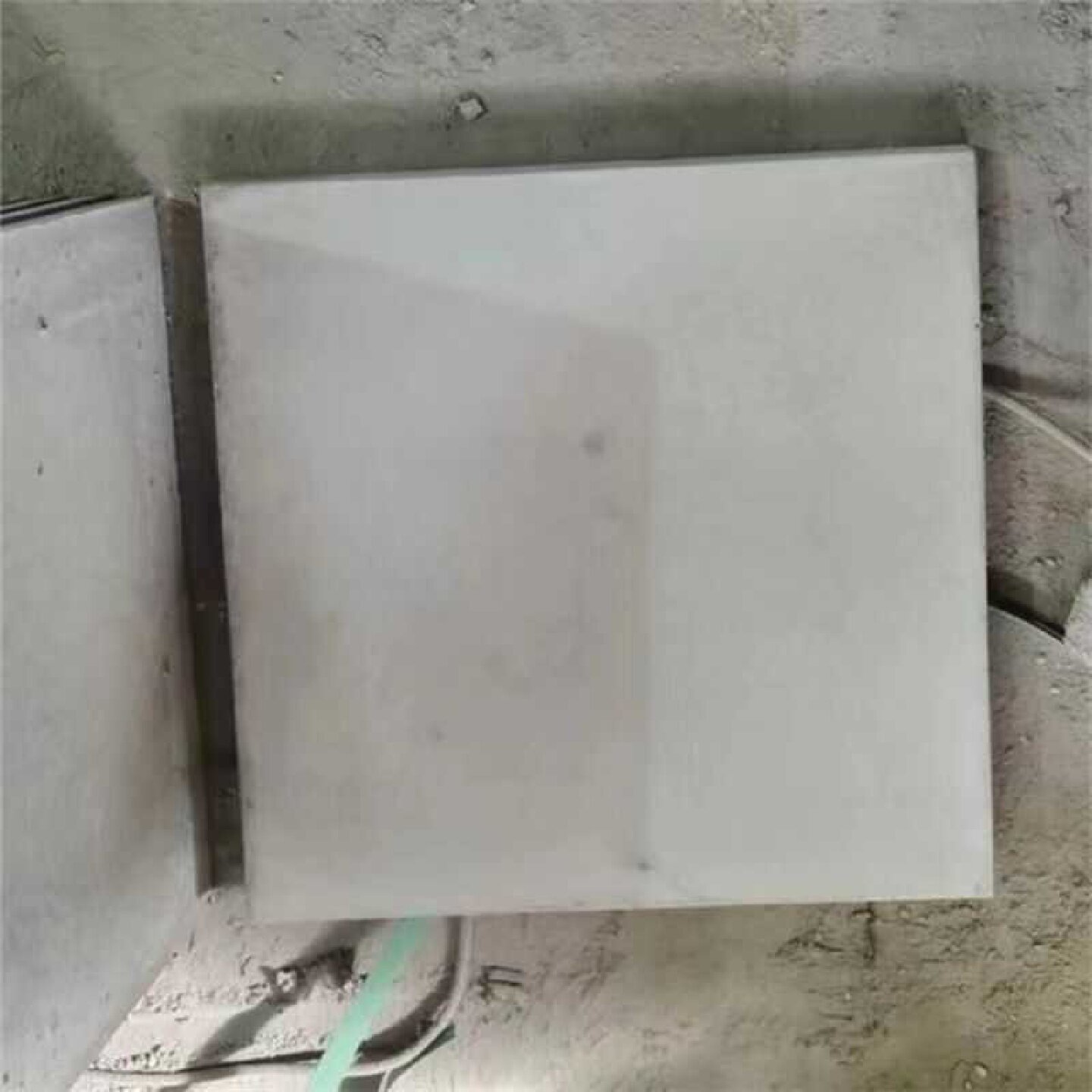 楼顶水泥隔热板屋顶材料耐高温防晒层架空盖板降温神器房顶预制板