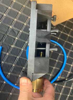 询价~福尼斯送丝机支架，未使用，。黑色塑料框架搭配金属