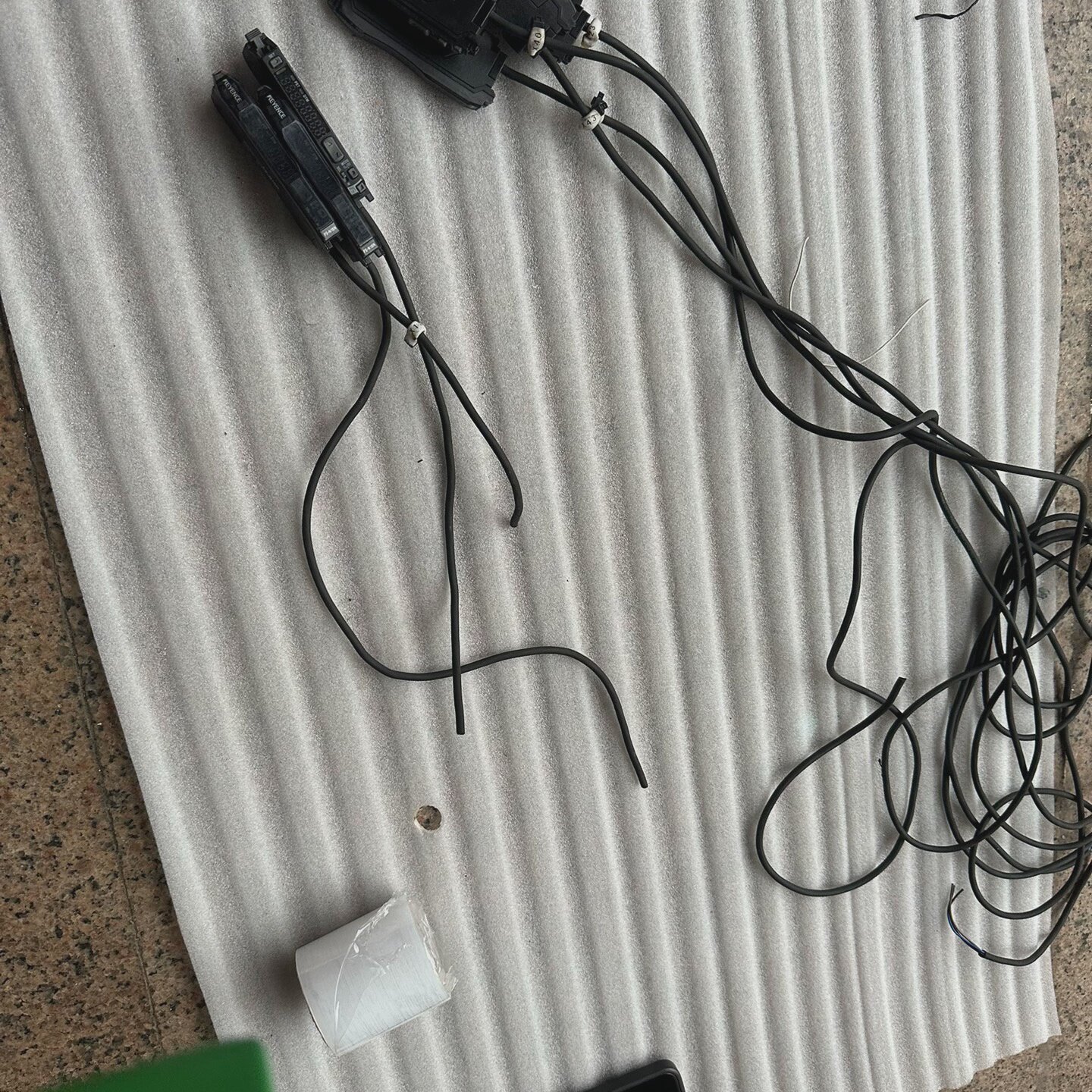 基恩士FSN18N货实物照片一共7个缺几个小盖