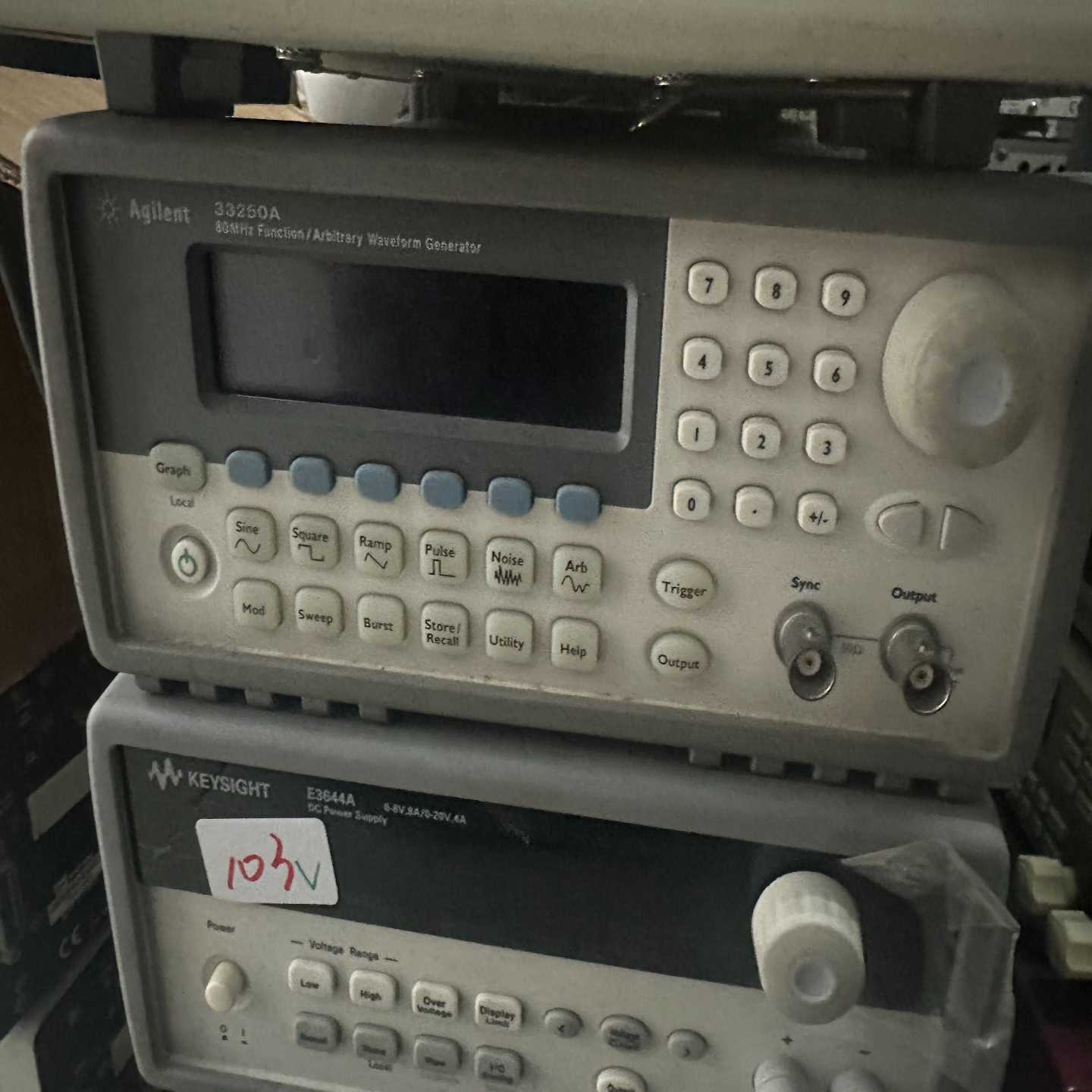 出售安捷伦33250A函数信号发生器，功能包好不包邮--议价商品