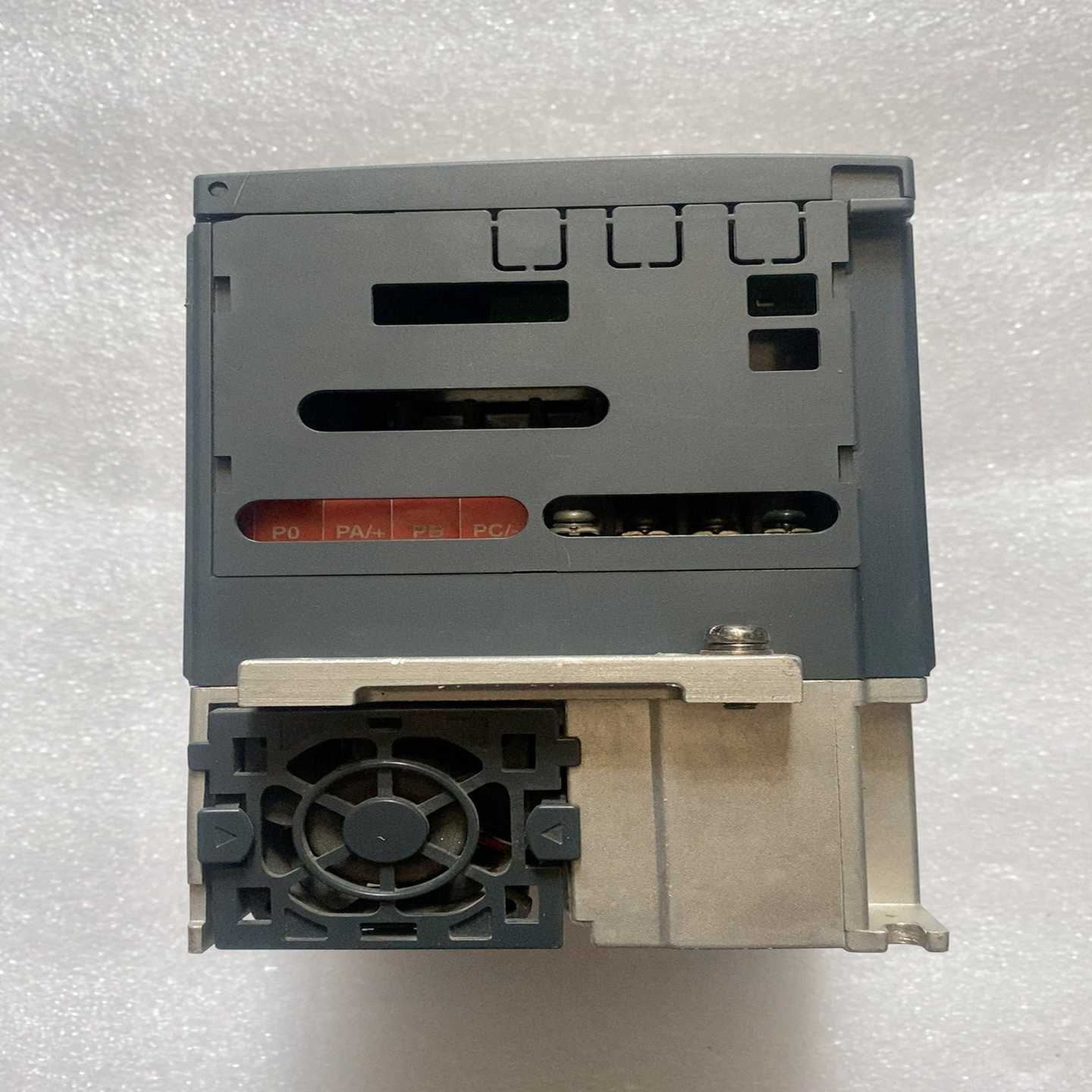 议价9成新施耐德变频器ATV312HU15N41.5kw38