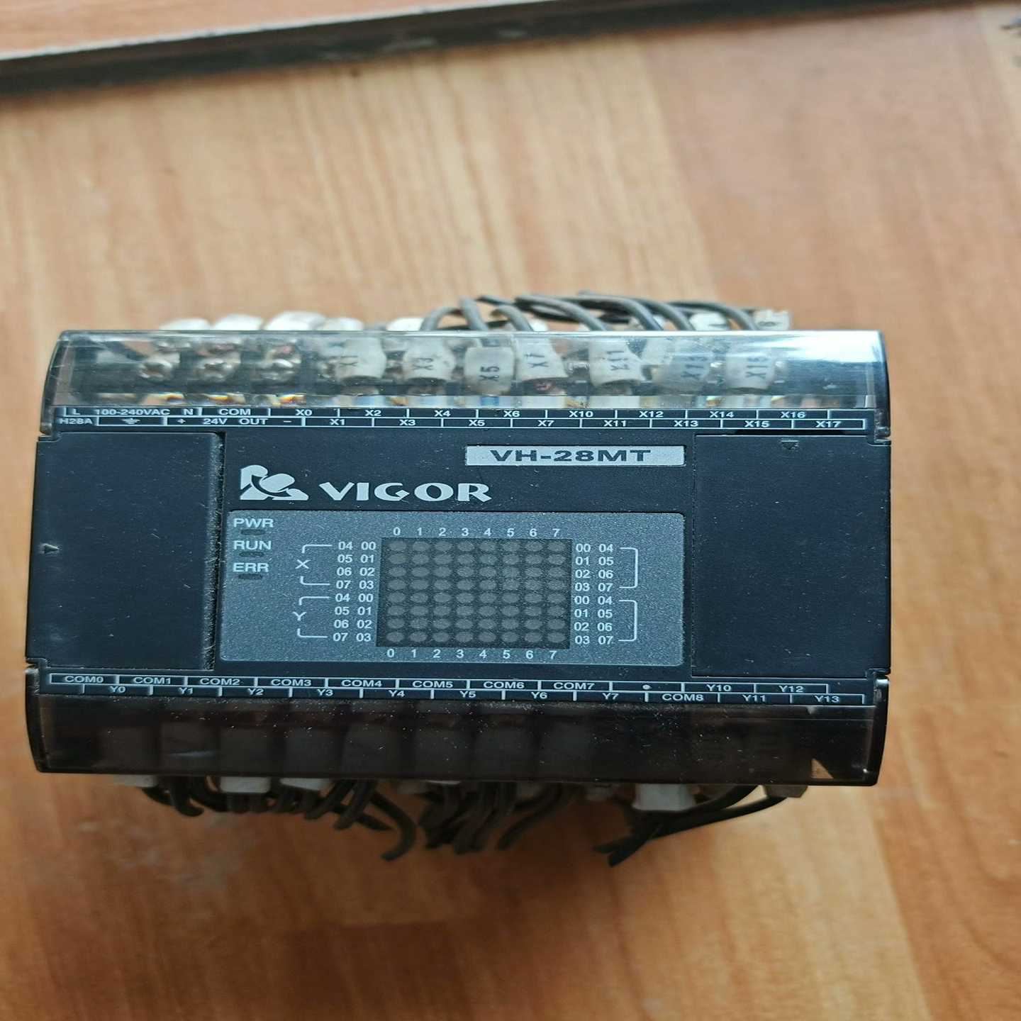 丰炜PLC，型号VH-28MT二手拆机功能包好成色如图所示--议价商品