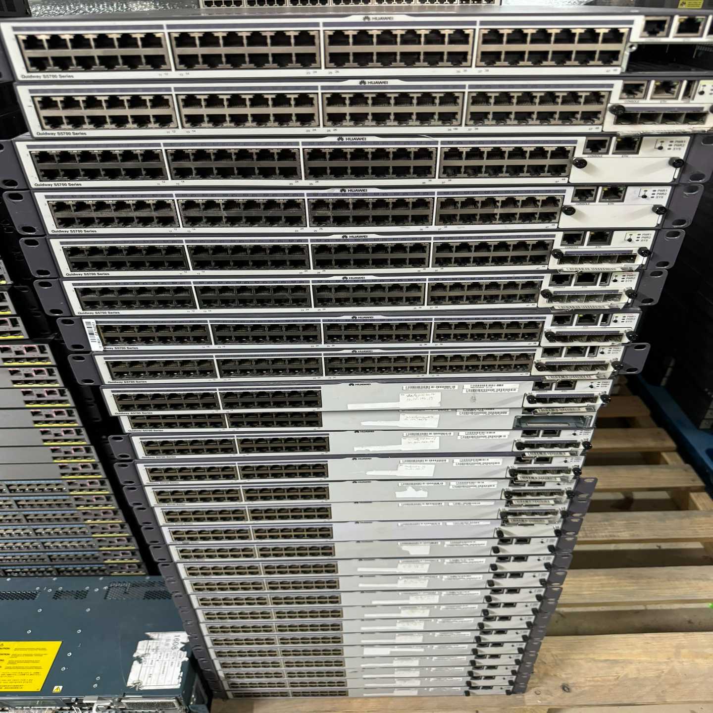 询价华为S5700-52C-EI，三层以太网交换机48口全千兆核