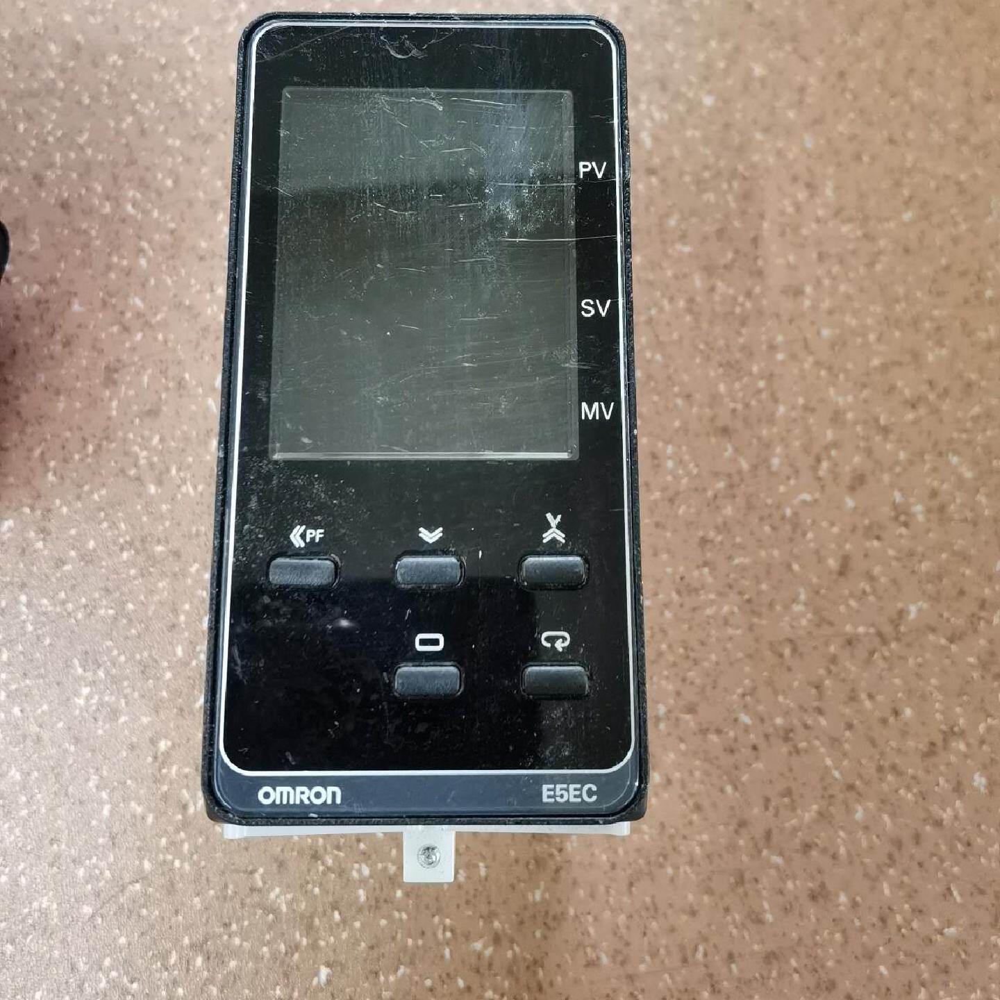 议价温控器E5EC-RR2ASM-800，有4个，价格100