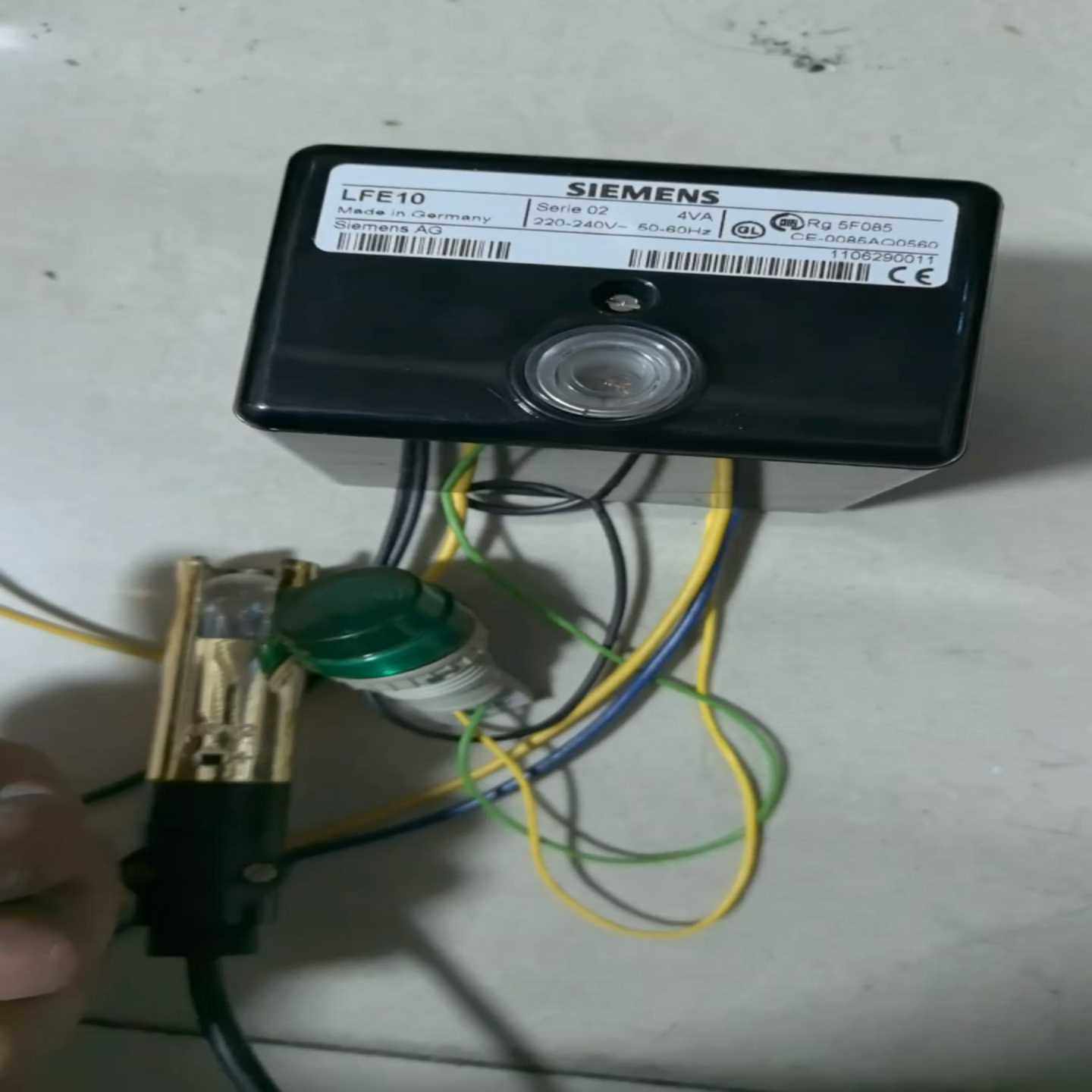 西门子LFE10火焰放大器，德国制造，质量杠杠的！220-2--议价商品