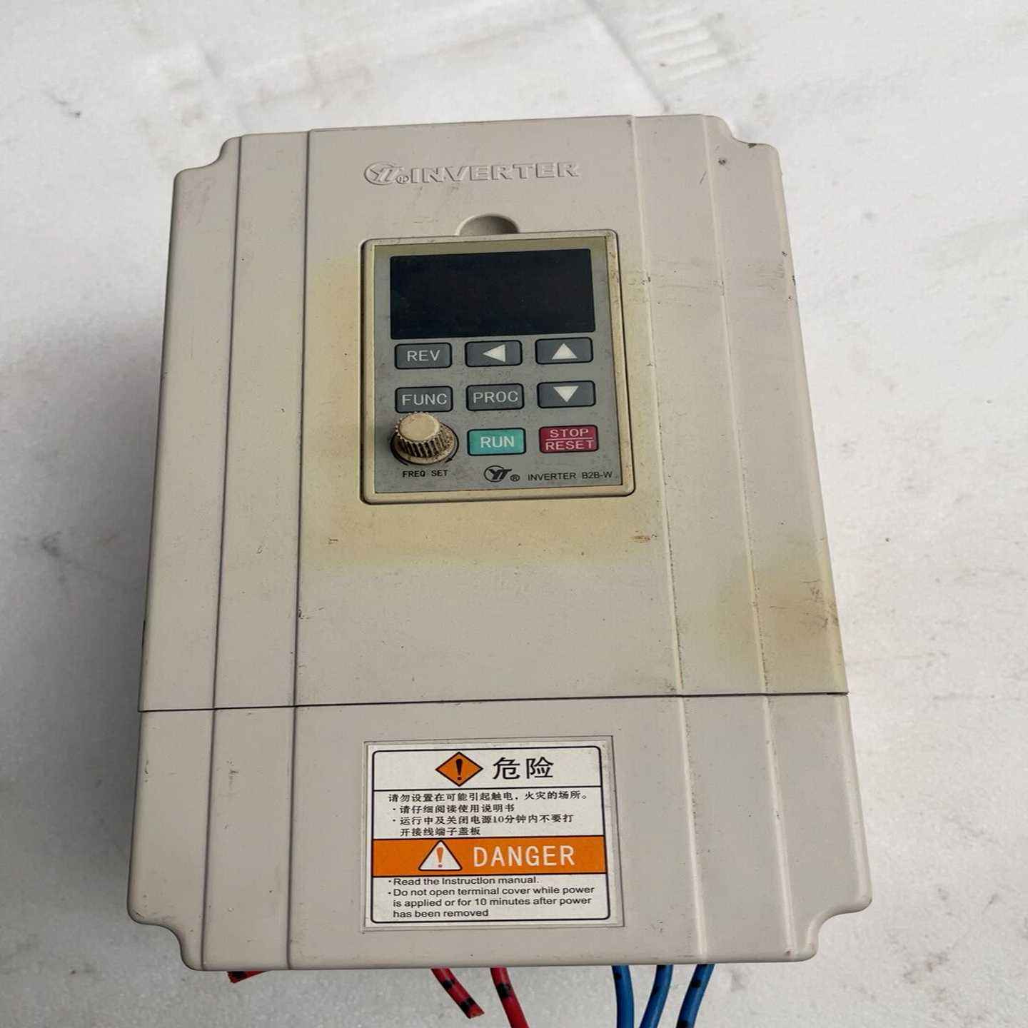 亚泰变频器YTB0037G4T2B(B2B-W)一台3.7k询价