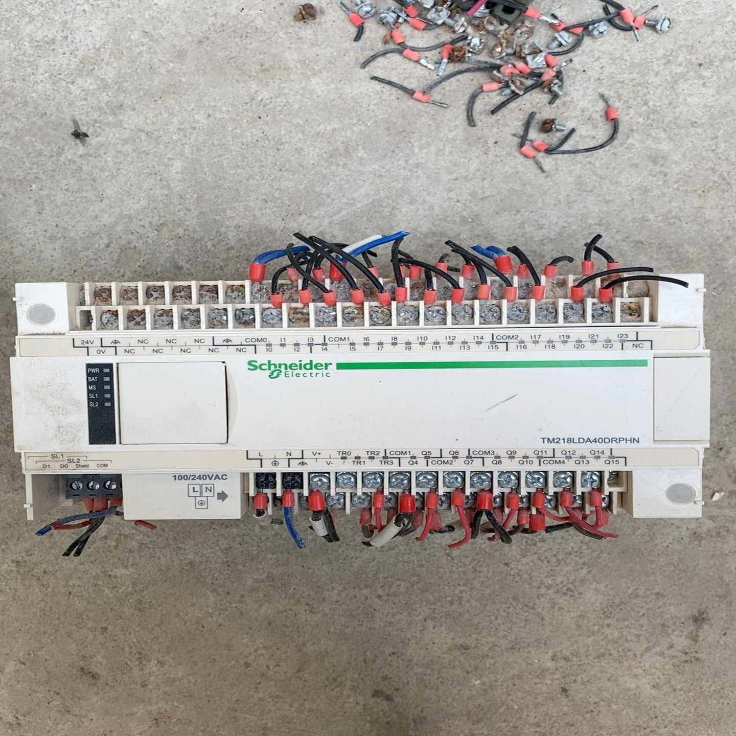 (询价)TM218LDA40DRPHN 一侧端子生锈 功能正常