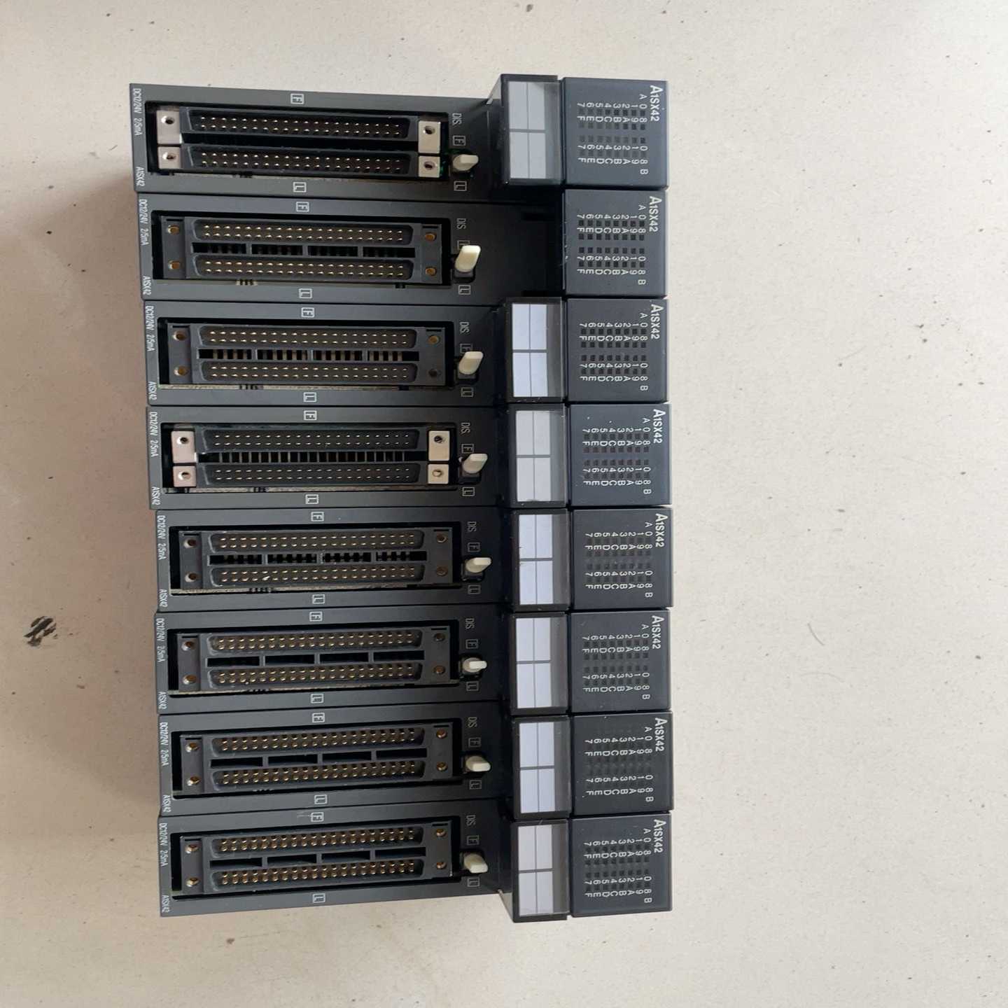 议价三菱plcA1SX42，成色新，实物图，功能包好，非偏远地