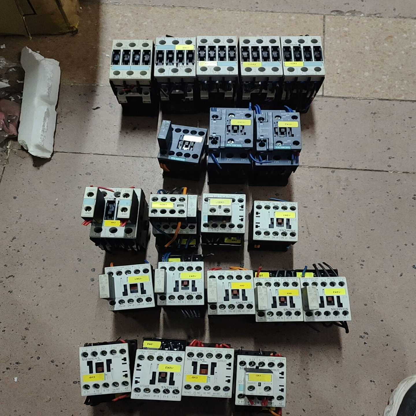 西门子交流接触器3RH2122-1BB403RT1025--议价