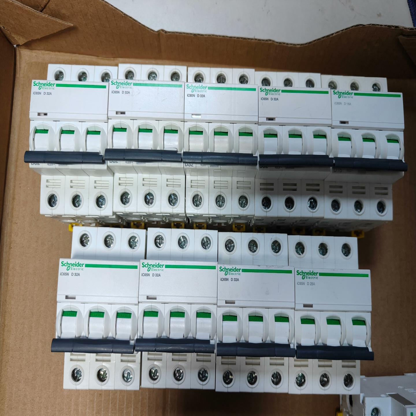 空气开关IC65N-3PD32A实图打包包；议价