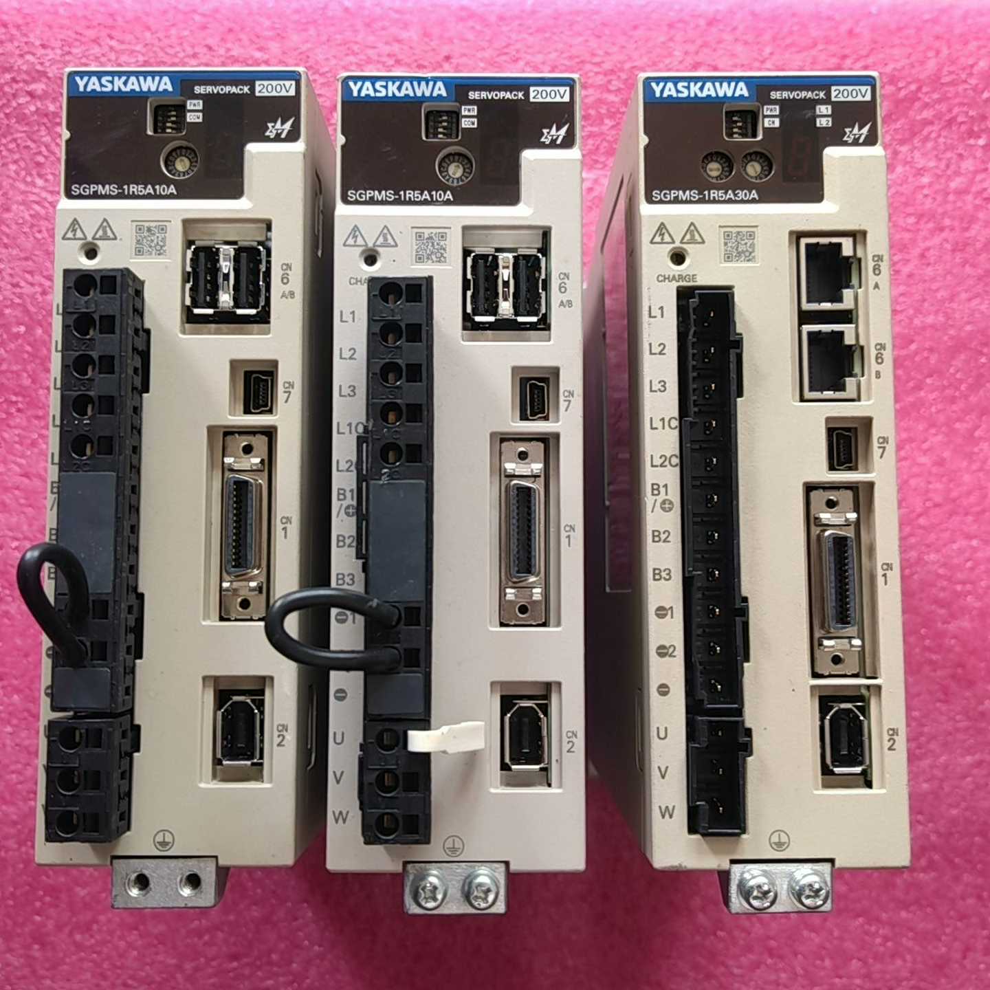 咨询-安川简易型300W伺服驱动器SGPMS-1R5A10A有2台