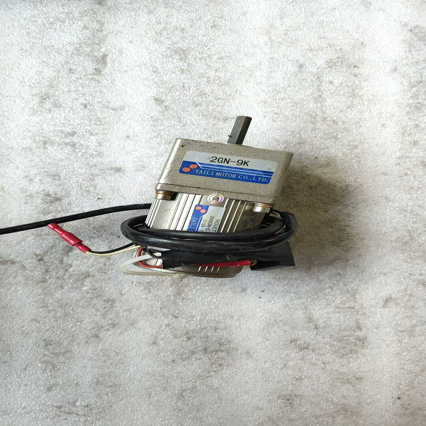 减速机2GN－9K，成色如图，，已测试，每一个成色都差不询价