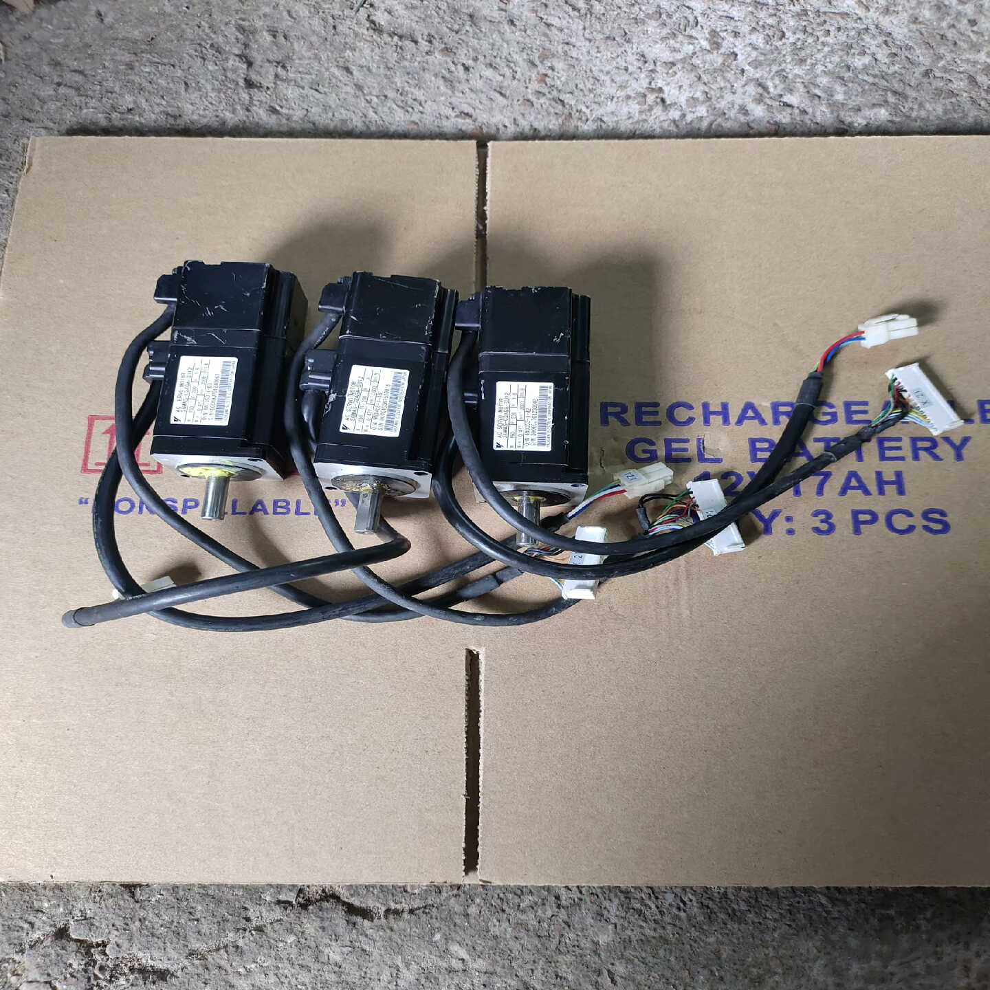 议价安川电机SGMAS-C2AGA-SU12，150W。成色实物