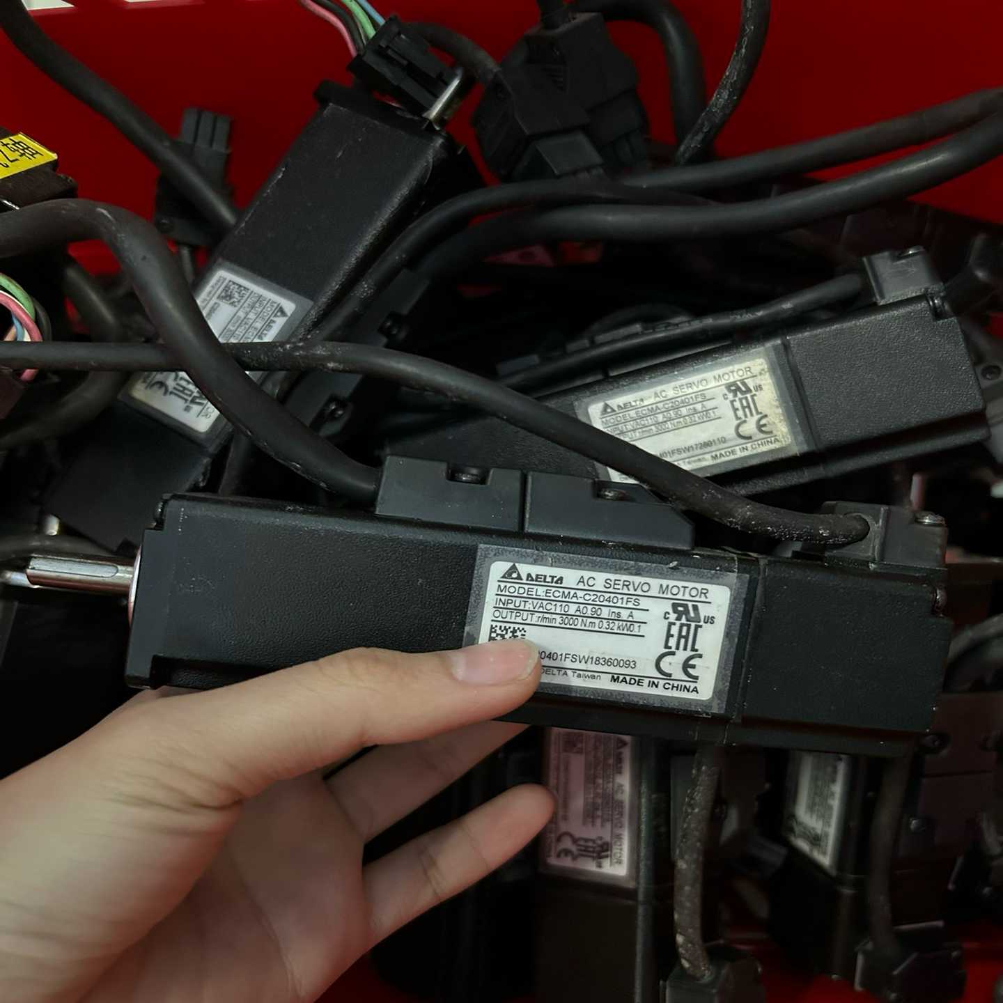 台达伺服电机ECMA-C20401FS，正常件，成色八九询价