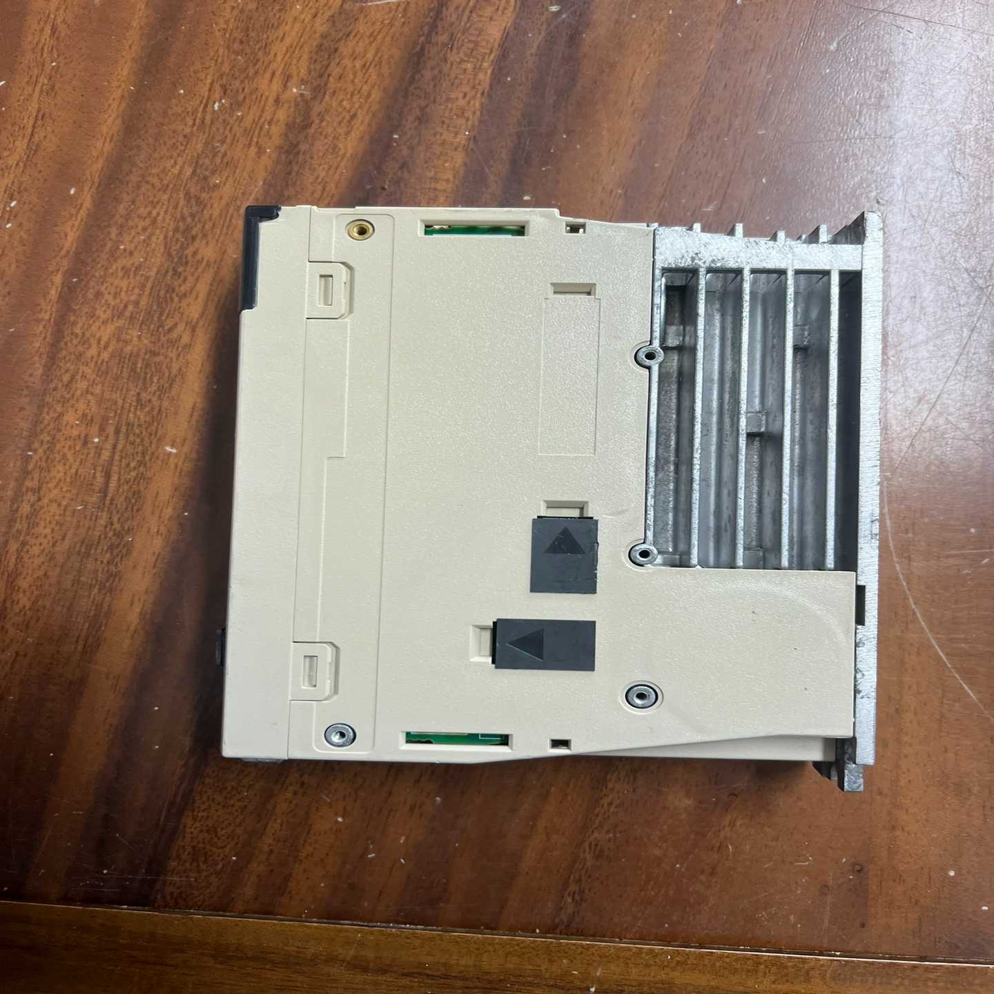 议价SGD7Sh-1R6A00A002，安川200w伺服驱动器，二现货/维修