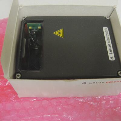 NEW LEUZE BCL32R1F100 BARCODE READER BCL32R1F100 V02.00