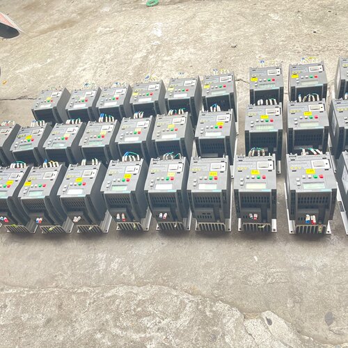 询-变频器6SL32105BB125UV0220V