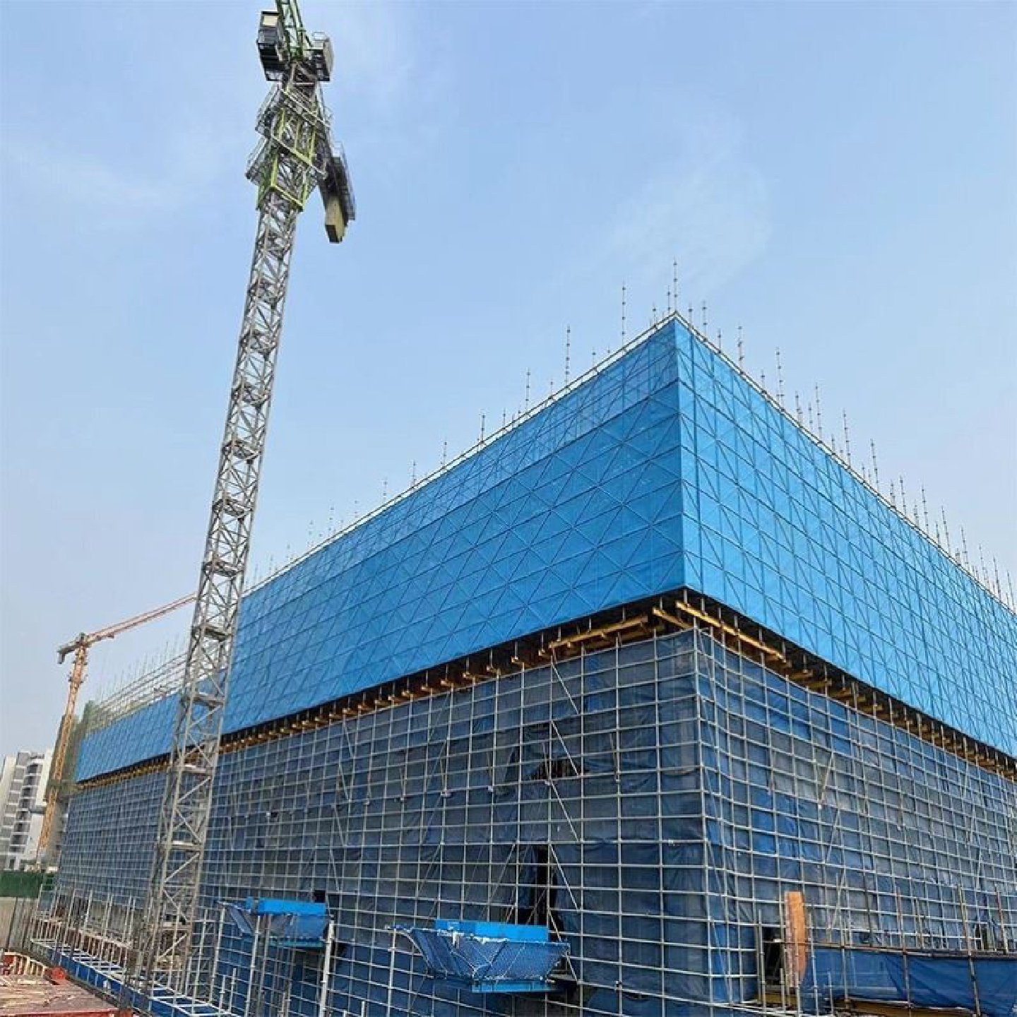 建筑爬架网金属防护网片工地施工高层外墙防护网脚手架外架钢板网