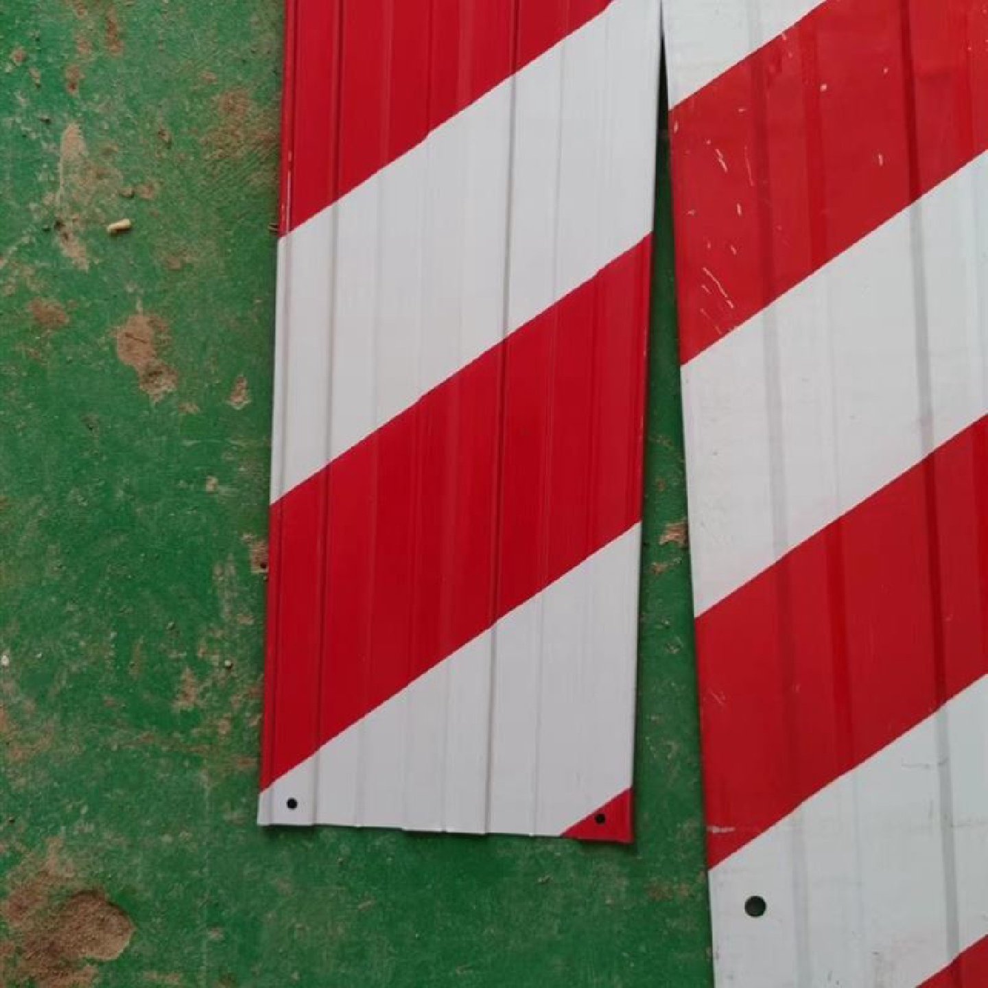 建筑工地挡脚板踢脚板脚手架外架踢脚线镀锌铁皮警示带楼层隔离带,五金/工具,护栏/隔离栏,淘宝优惠券,粉丝福利购,淘宝优惠卷