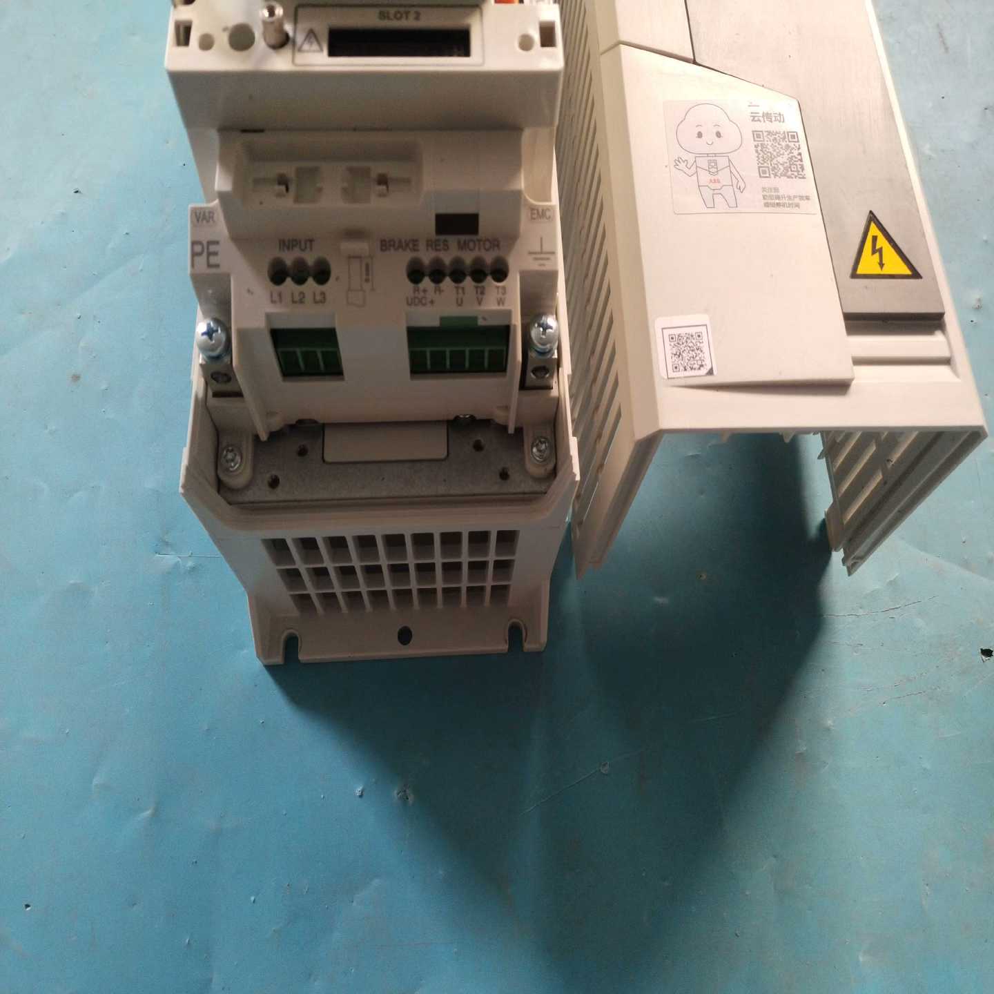 西门子RF340R射频读写器，拆机四个，成色如图实拍，150--议价