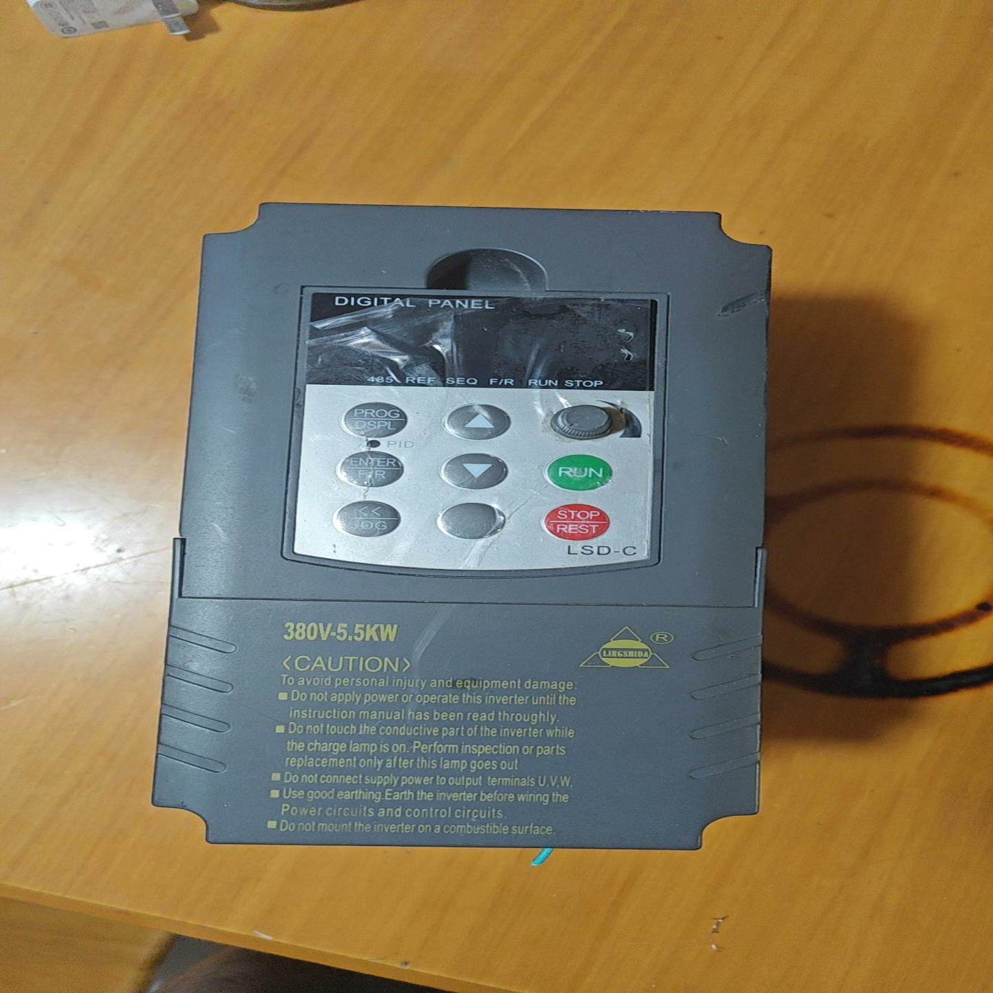 夌士达矢量变频器LSD一c7400一5.5K一D，的（佳毅工控）