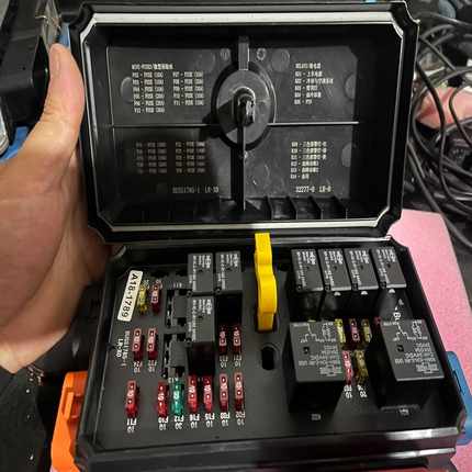 咨询-三一重工七孔中央配电盒BUSS1785-0，6014226