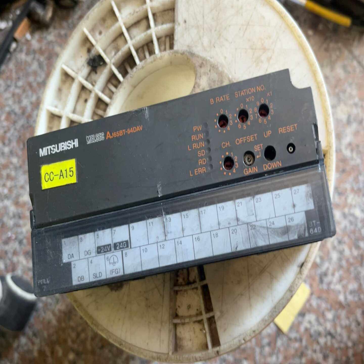 议价三菱线排AJ65BT-64DAV实图拍配件价出