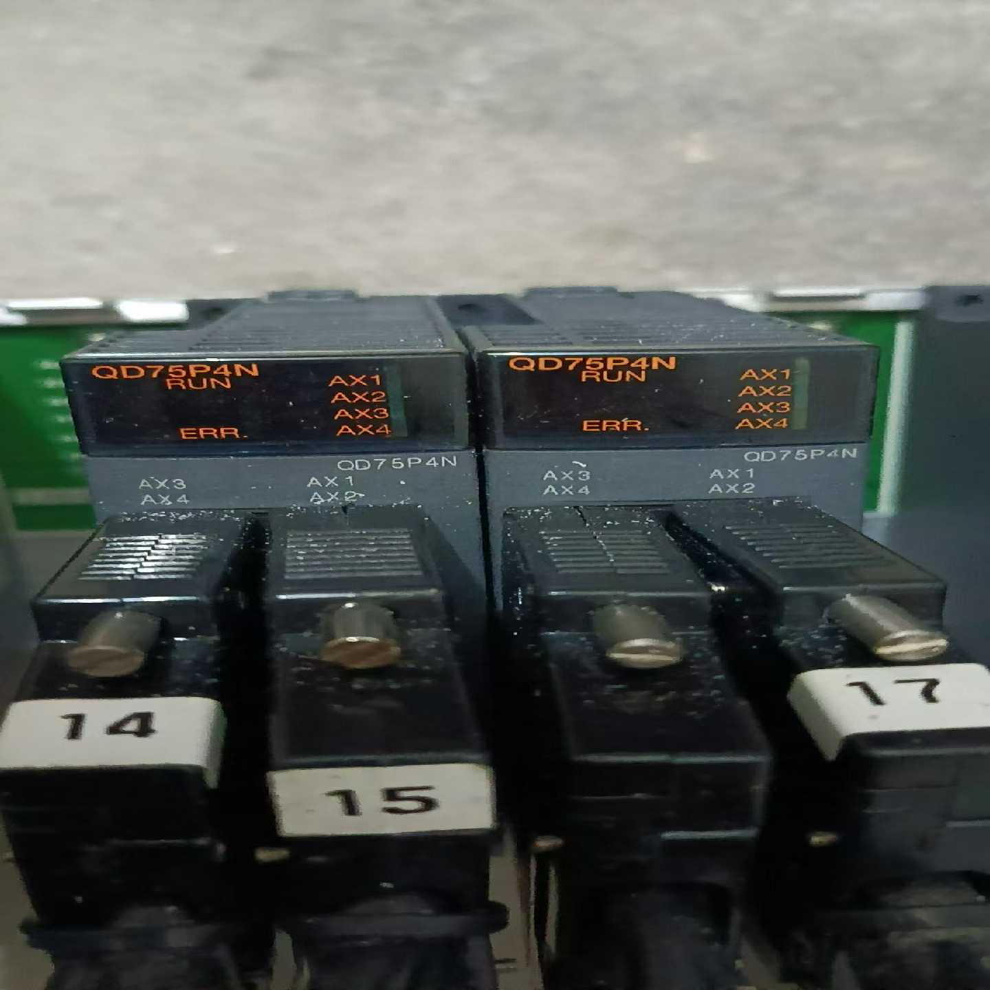 三菱Q系列定位模块，型号QD75P4N，有2个，九成新，功能【鑫