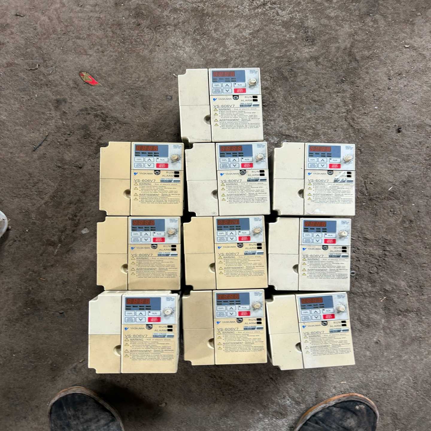 安川变频器，V7AT40P4/7，成色如图，，功询价