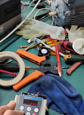 施耐德变频器0.37kw220vATV11HU09M2议价