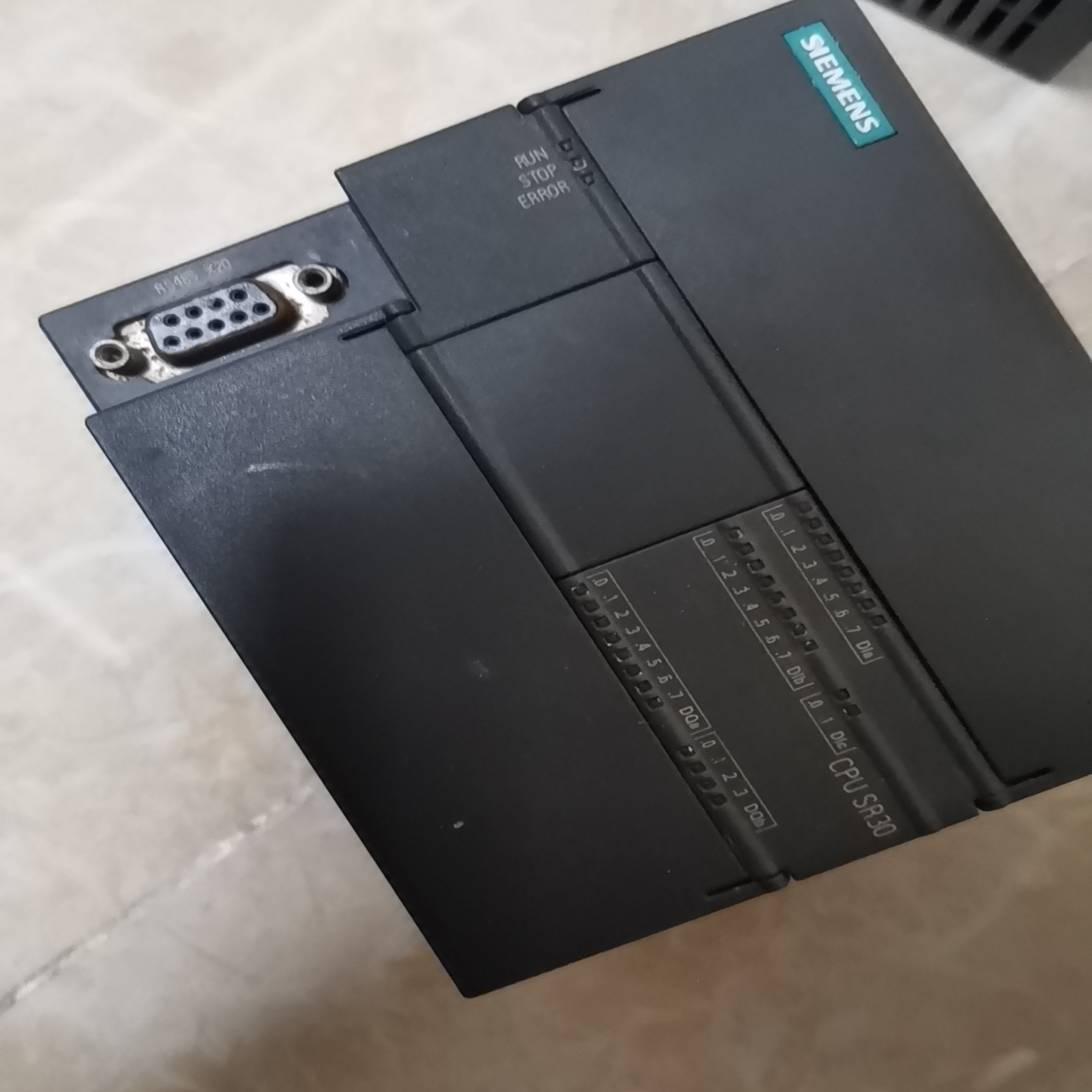 议价西门子PLC，288-1SR30。功能完好，成色如图，端口有