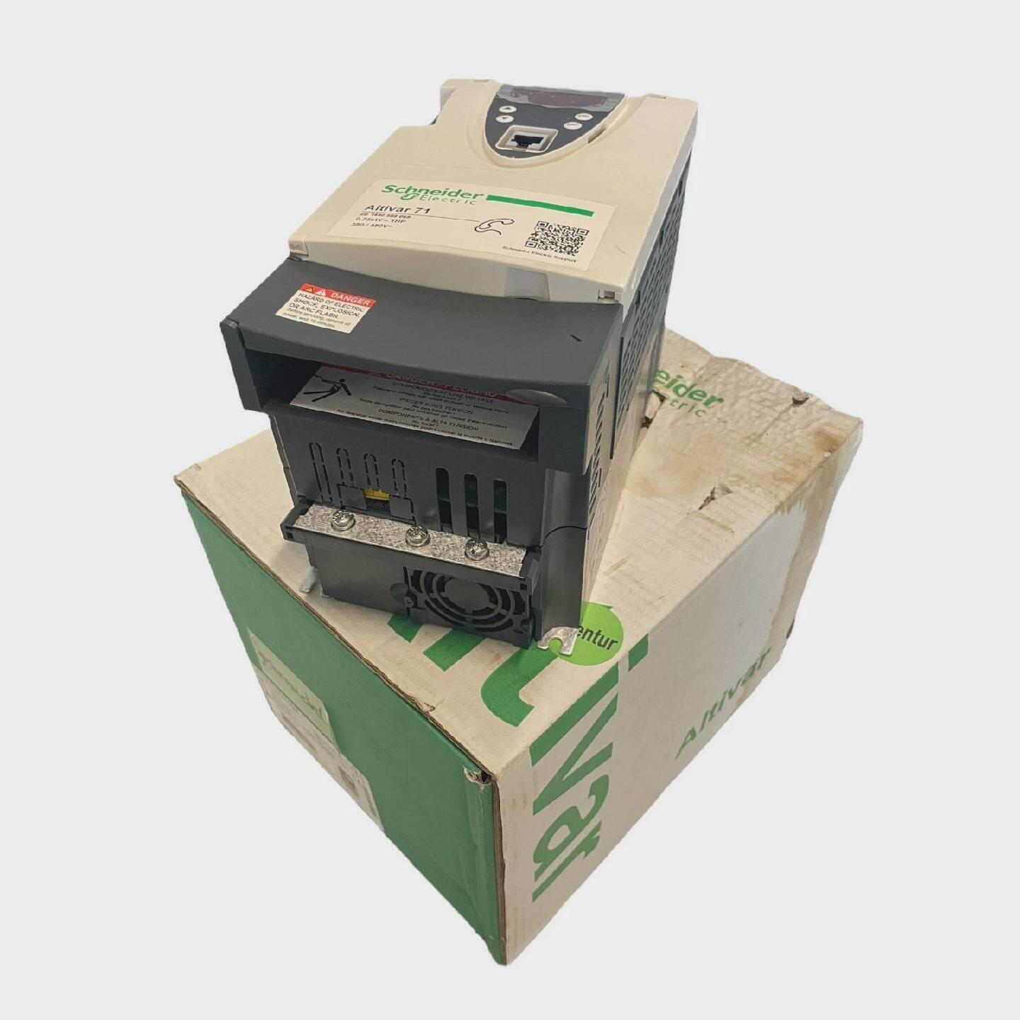 Schneider 075kW Convertidor De Frecuencia 380V ATV71H075N4 P