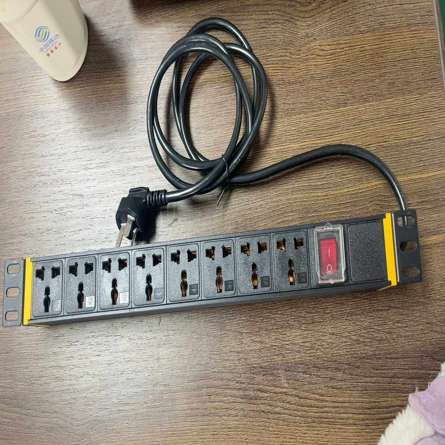 惠普-惠尔玛PDU电源分配器,8位10A,带总开关,线长2米--议价商