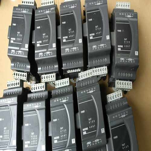 PLC台达扩展模块08XN2DVP08XN211晶体管输