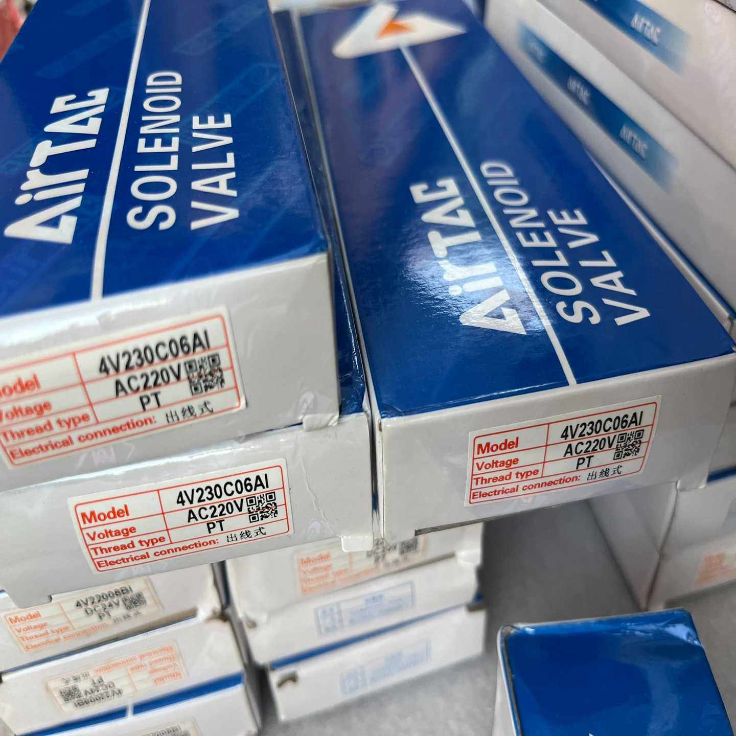 全新正品亚德客4V230C-06AIAC220V线圈