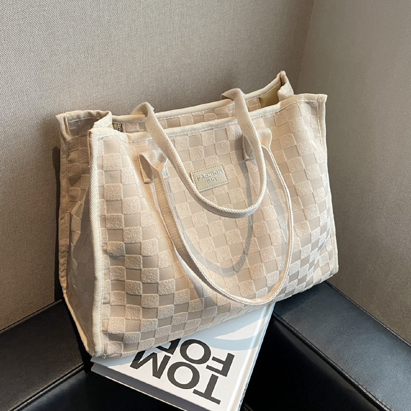 今年流行包包女秋冬新款单肩包大容量通勤托特包帆布手提袋旅行包