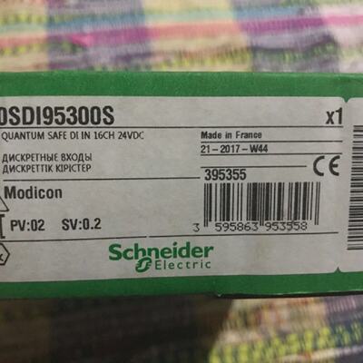 Schneider 140SDI95300S Safety Discrete Input Module 24VDC se