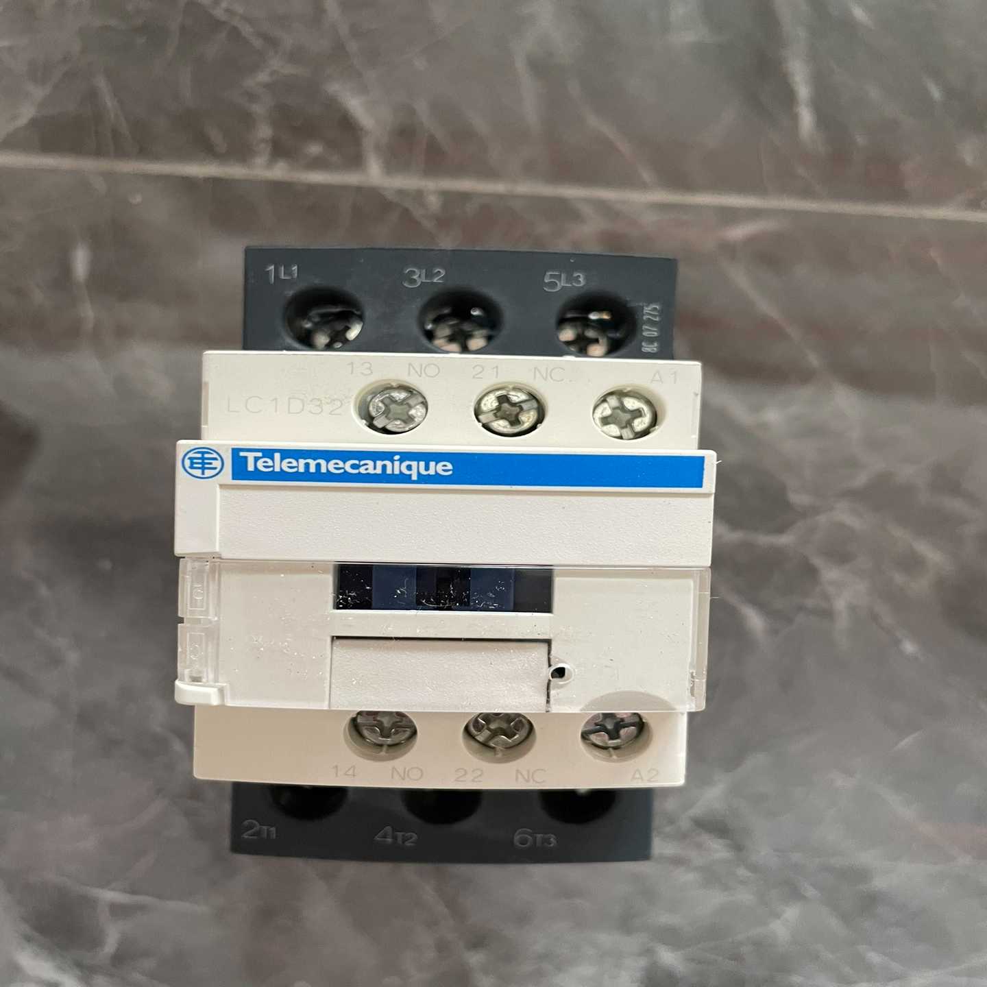 交流接触器LC1D32 F7C110V~询价