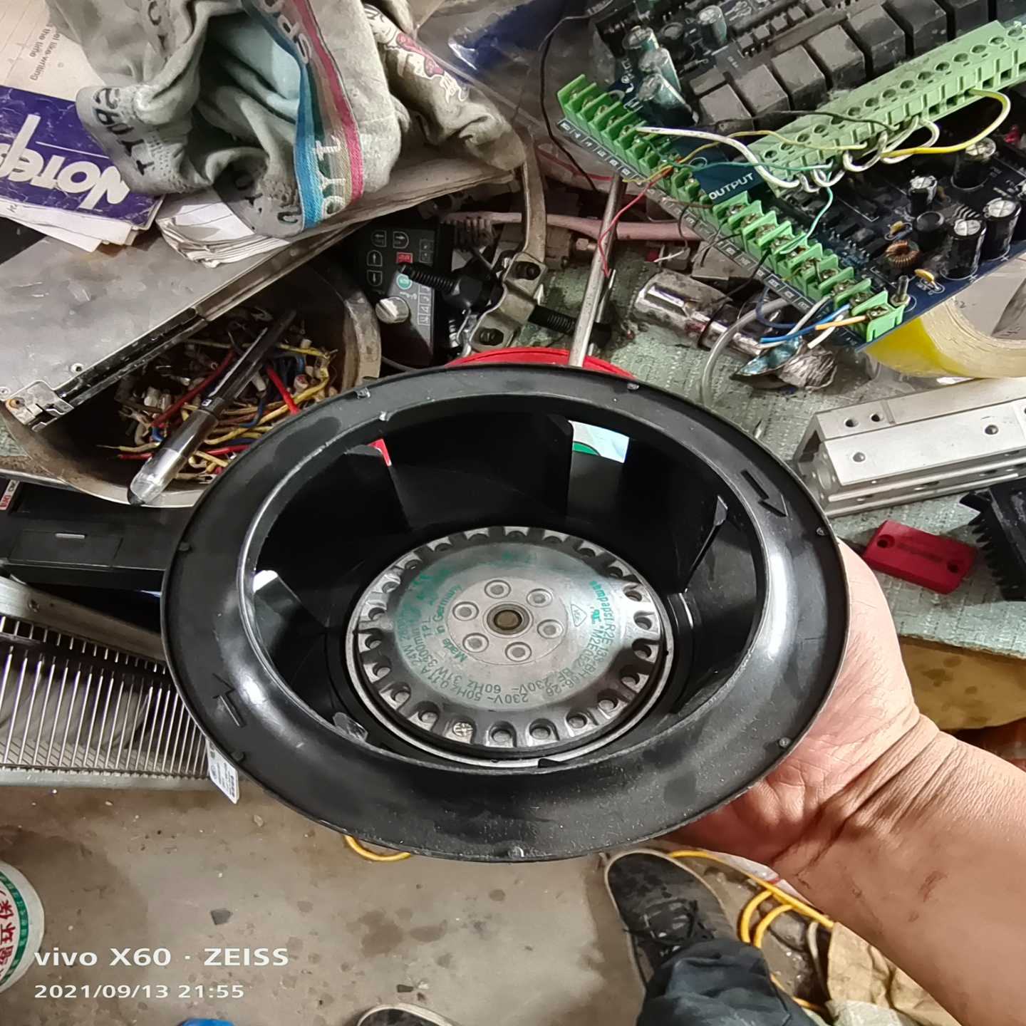 散热风机，型号：R2E133-BH66-14，有，要