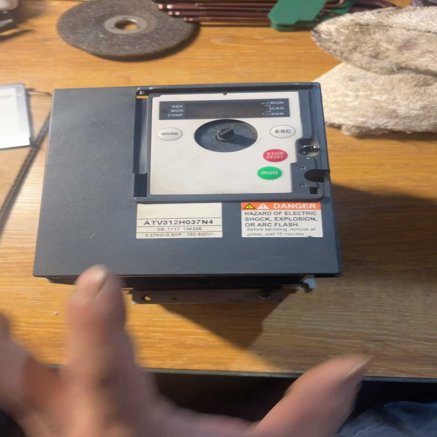 施耐德变频器ATV312H037N4没有三相电，没法测试--议价商品