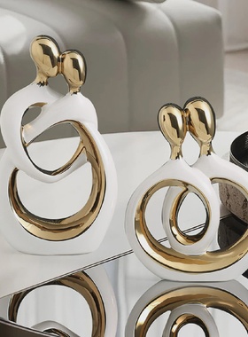 情侣拥抱一对陶瓷摆件家居客厅卧室电视柜婚庆婚礼婚房装饰品