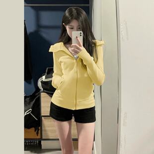 秋季奶黄色修身卫衣外套女2025新款连帽早秋小个子短款运动上衣