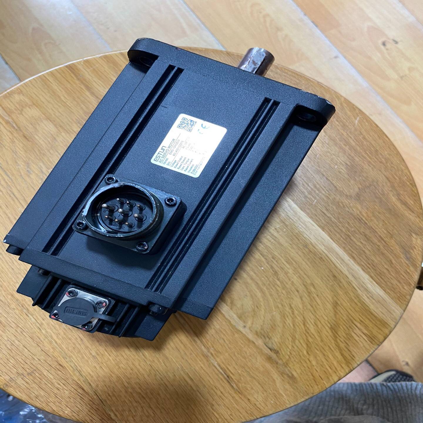 埃斯顿伺服电机，型号EMG-15ASB24成色如图，功能询价