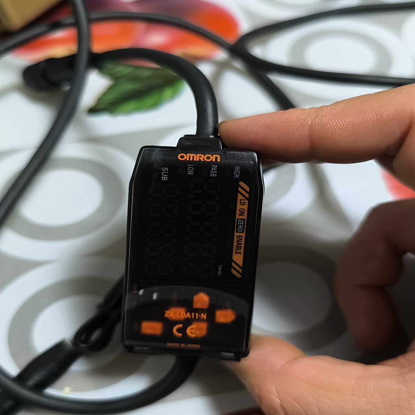 议价欧姆龙九成新激光传感器，ZX-LrDA11-N,线有两米长。基维修/