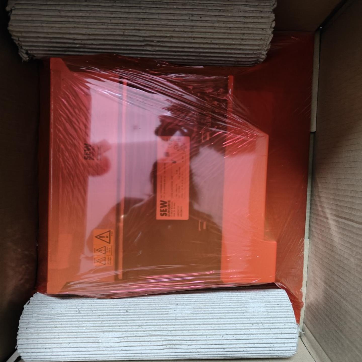 配件SEW变频器MDX61B0040-5A3-4-0T现货10台价格美丽咨询议价