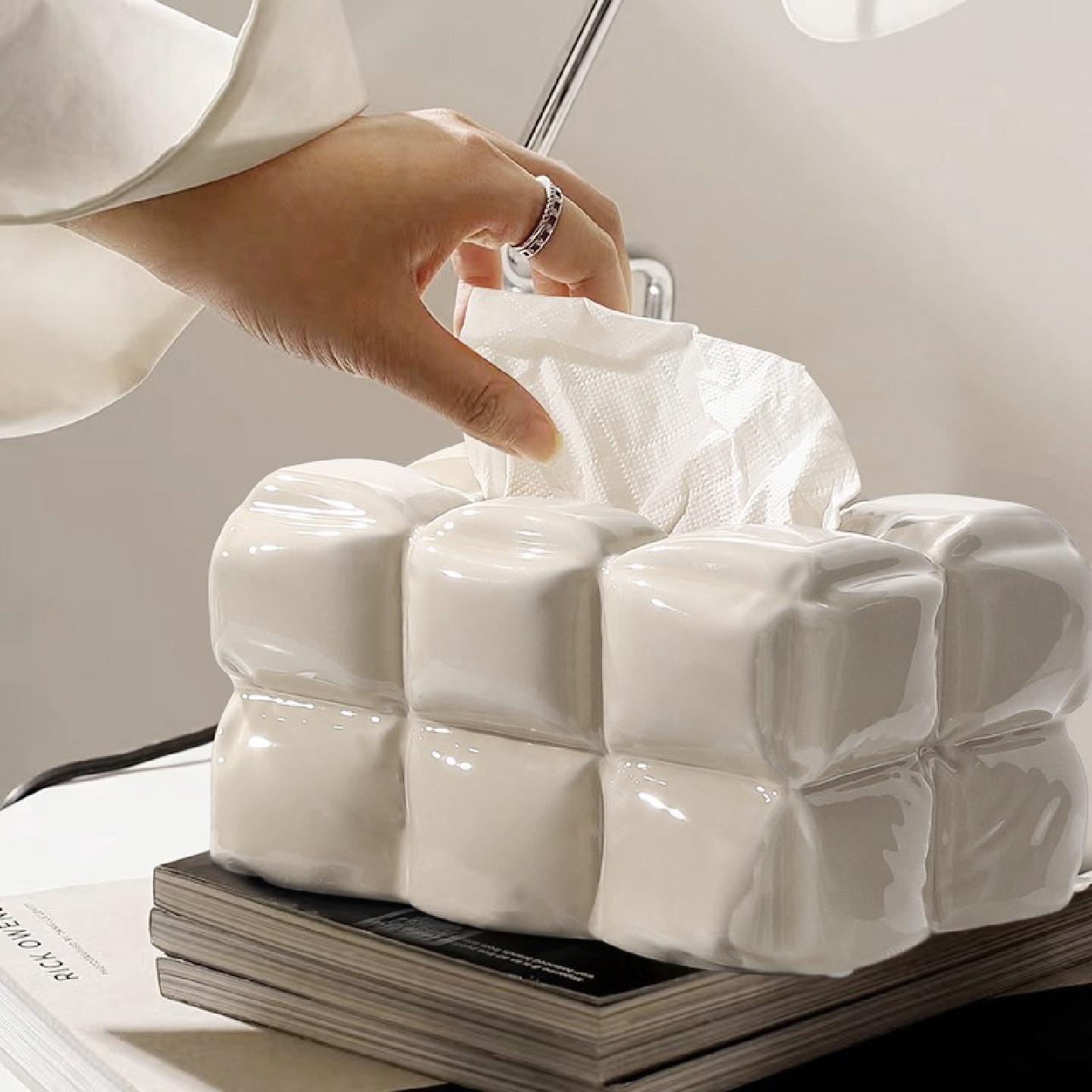 创意高级感陶瓷纸巾盒客厅高档轻奢摆件家用茶几抽纸盒餐桌装饰品