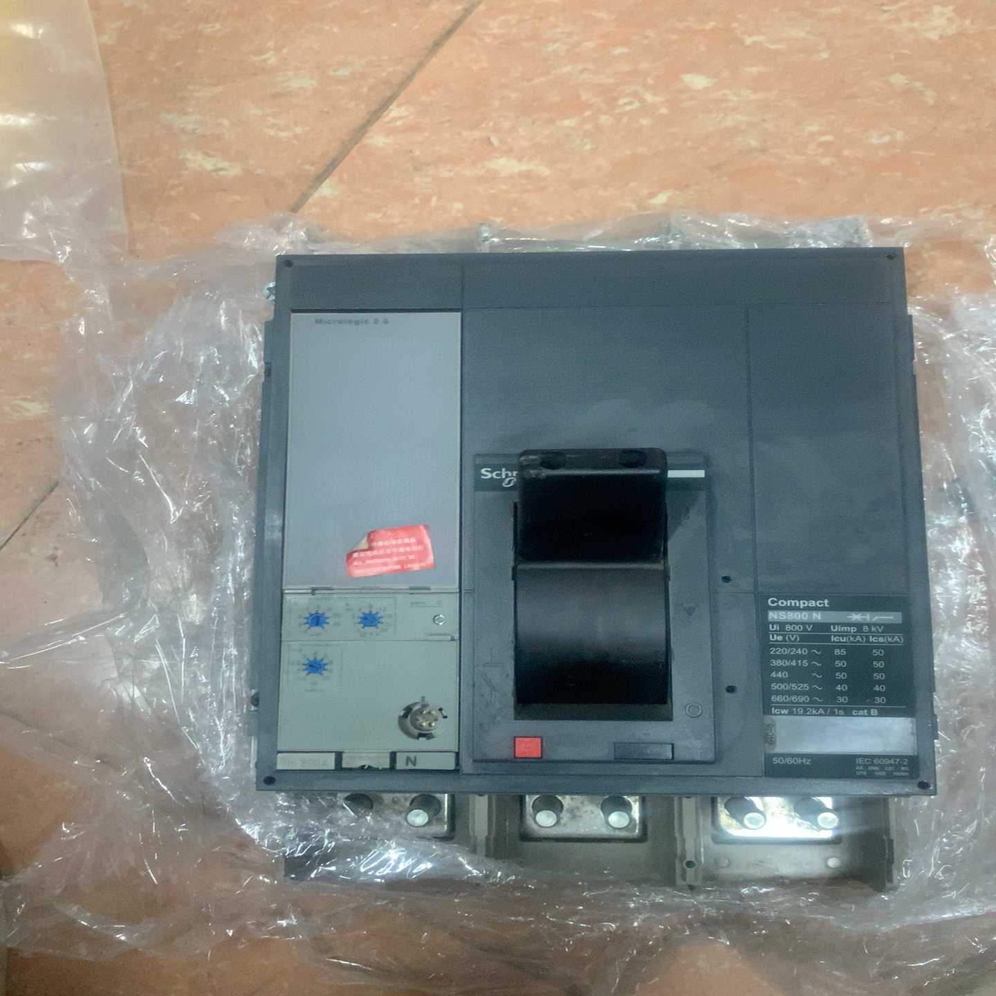施耐德断路器NS800N，3P800A，带Microlog--议价商品