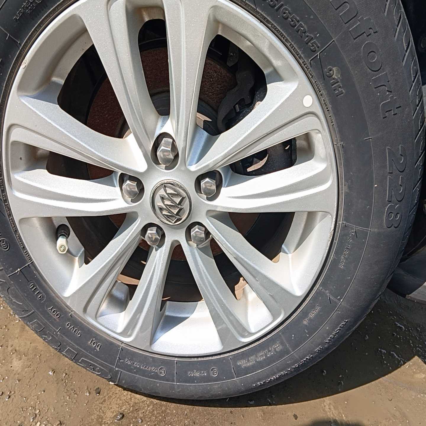 17款别克英朗16寸轮毂，原厂拆车件，银色铝合金轮毂，成色漂--议