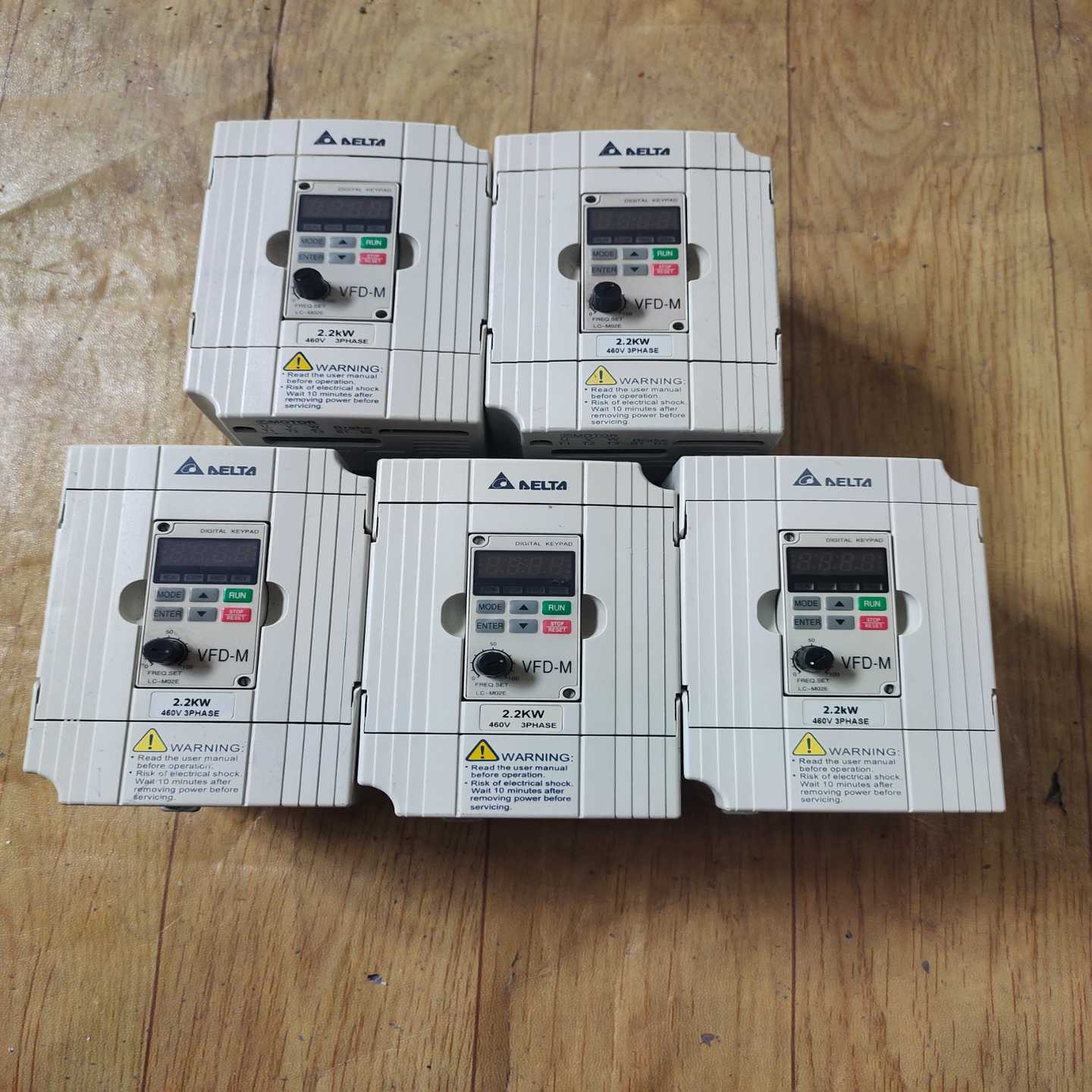 议价变频器vfd022m4b2.2kw80v拆