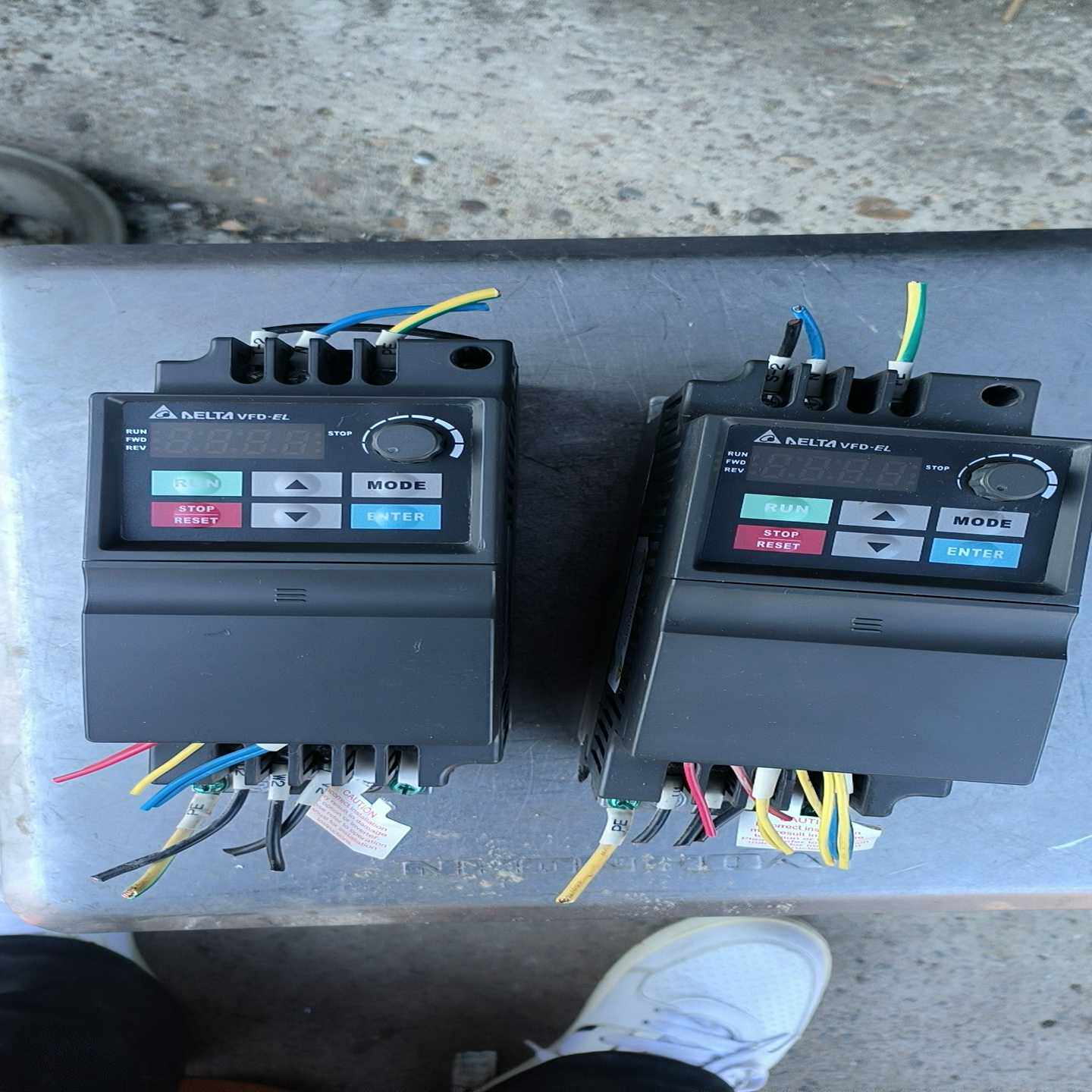 拆机2台台达牌变频器VFD007EL21A.220伏0.75--议价商品